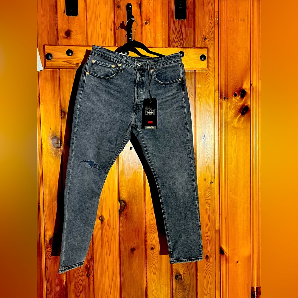 ✨Levi’s 501 skinny black distressed denim jeans✨